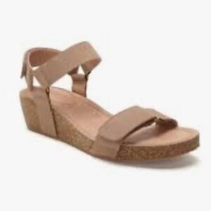 Adam Tucker Me Too Shea 8 Sandals Wedge Leather Taupe Tan Brown Size 9M